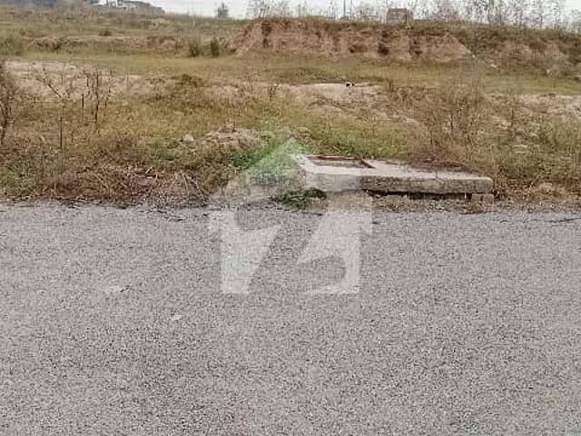 CORNER Plot Number 418 CORNER Is Available For Sale