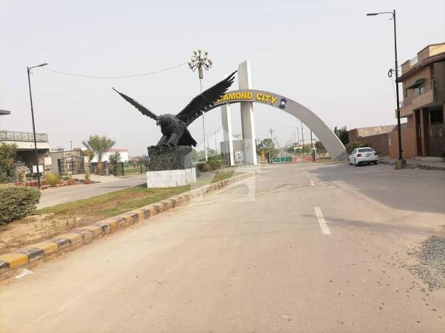Corner Residential Plot For Grabs In 3 Marla Faisalabad