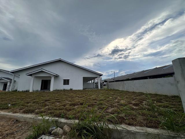 Corner Rumah Baru Setingkat Mahsan Bahau Serting Tanah Besar Corner