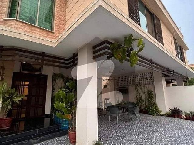 Corner West Open S U House For Sale