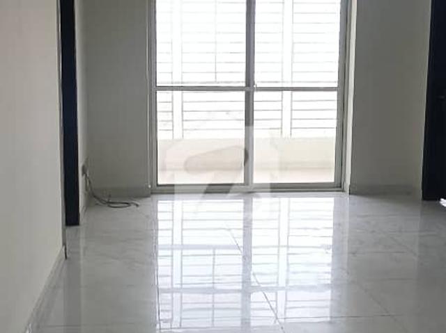 Corner West Open 2 bed d. Apartment Available For Rent