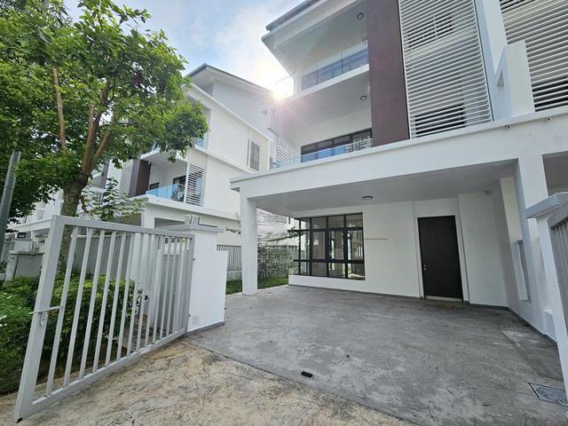 Corner with Land 3sty 32x75 Avens Residence Southville City Bangi