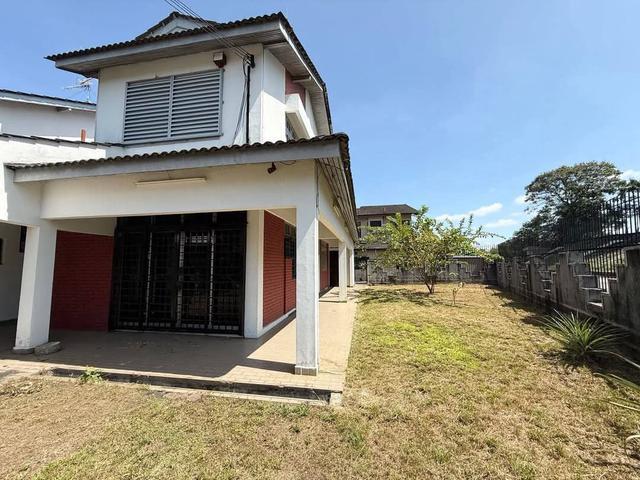 CORNER Taman Daya Double storey for sale