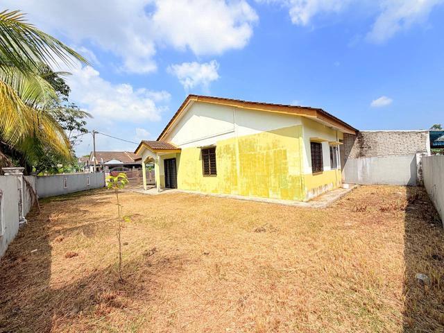 CORNER TANAH LUAS Single Storey Taman Widuri Bukit Beruntung Rawang