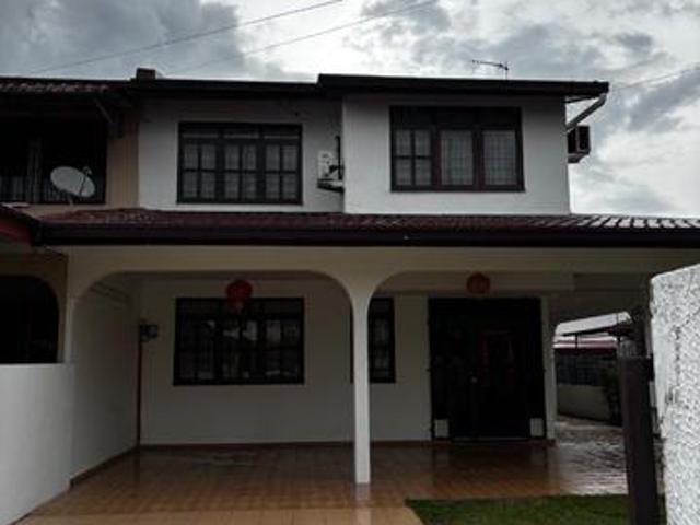 Corner terraced house at Taman BDC Kolombong for rent