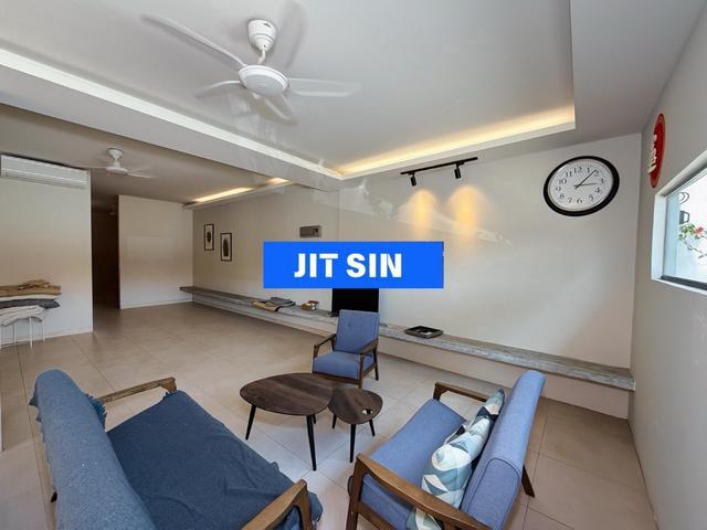 Corner Unit 1Sty Terrace Big Car Porch Office use Homestay