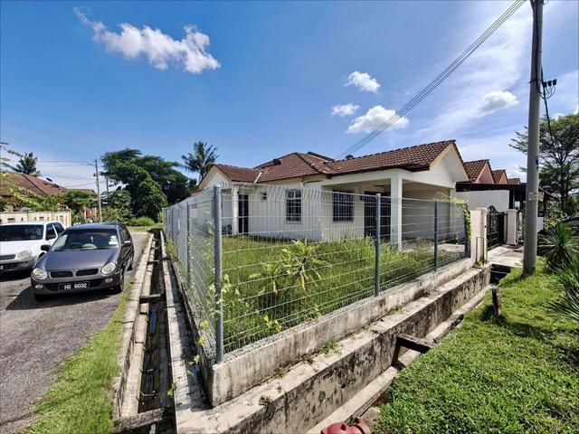 Corner Unit 1Storey Terrace Taman Merak Bukit Katil