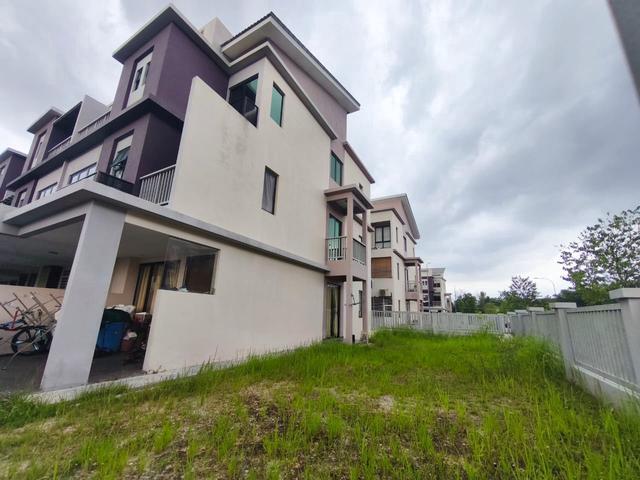 corner unit The Strata Bandar Puteri Bangi