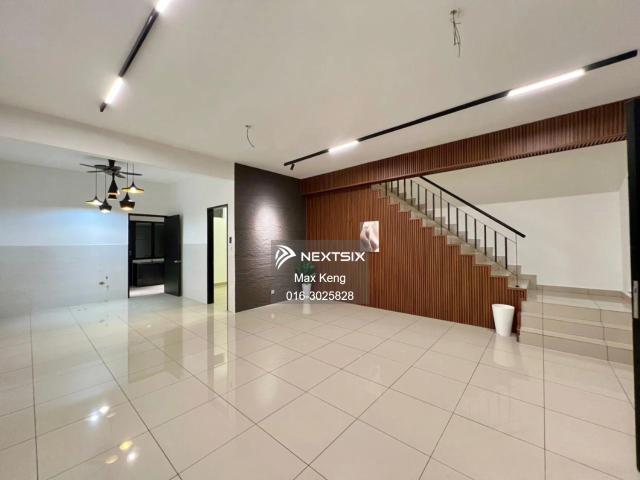 Corner unit well kept refurbish below market