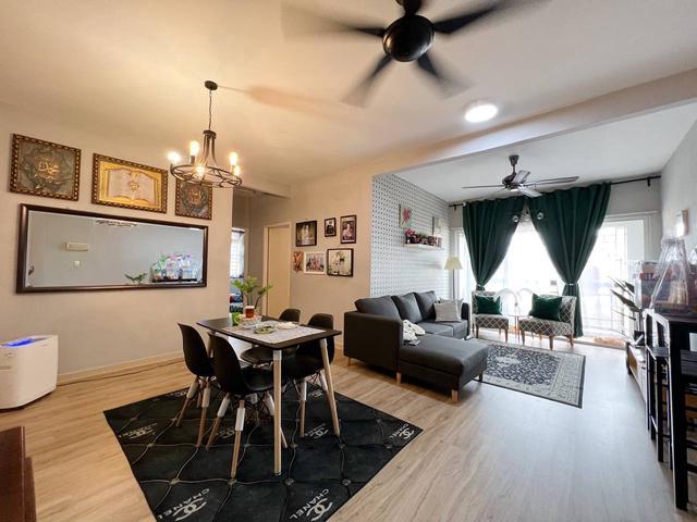 CORNER UNIT Apartment EMas Villa Taman Mawar Bandar Baru Salak Tinggi