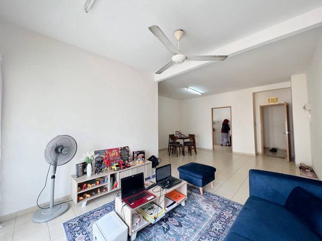 CORNER UNIT Apartment EMas Villa Taman Mawar Bandar Baru Salak Tinggi
