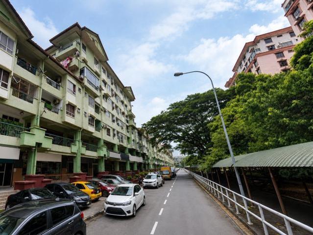 Corner Unit ApiApi Centre Apartment KK 3 Bilik 1308 sqft