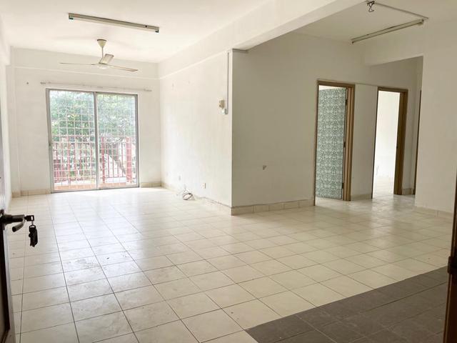 Corner Unit at Pangsapuri Saujana Gombak Pinggiran Batu Caves