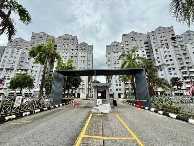 Corner Unit Avenue Court Non Bumi Lot