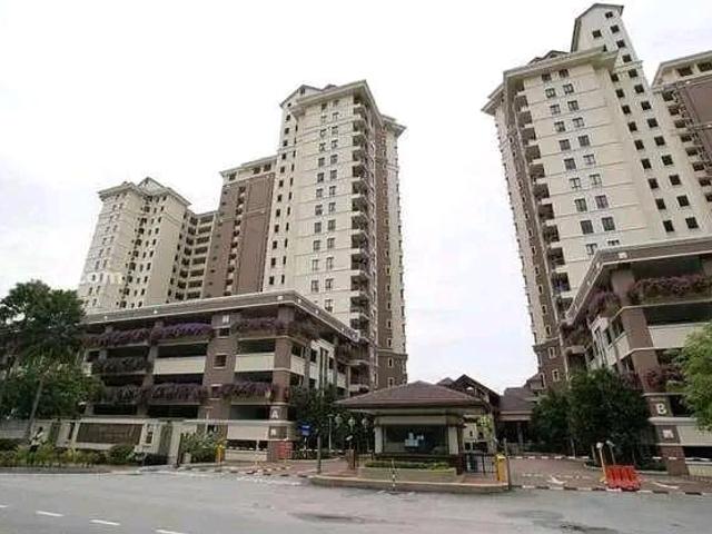 Corner unit Casa Indah 1 Condo