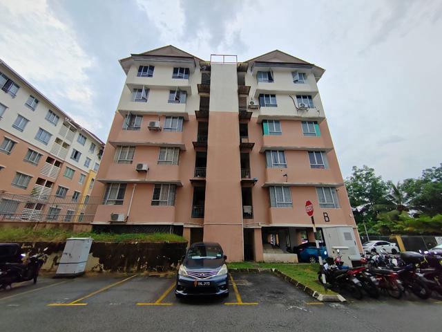 Corner Unit Level 3 Apartment Laman Suria Taman Aman Utara Kajang