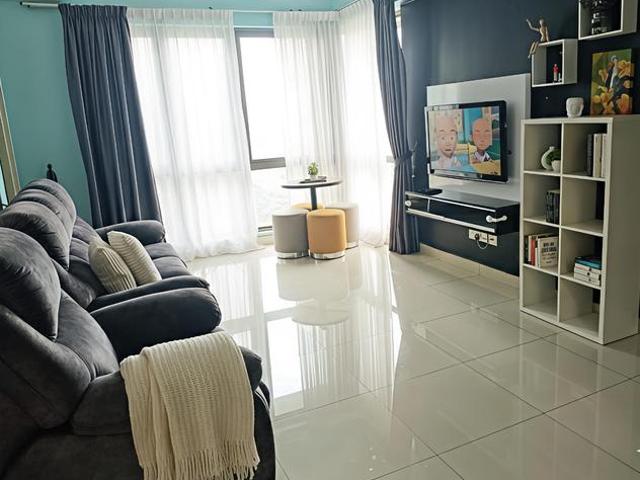 Corner Unit Low Density Condo Lake Point Residence near Lakefront mmu