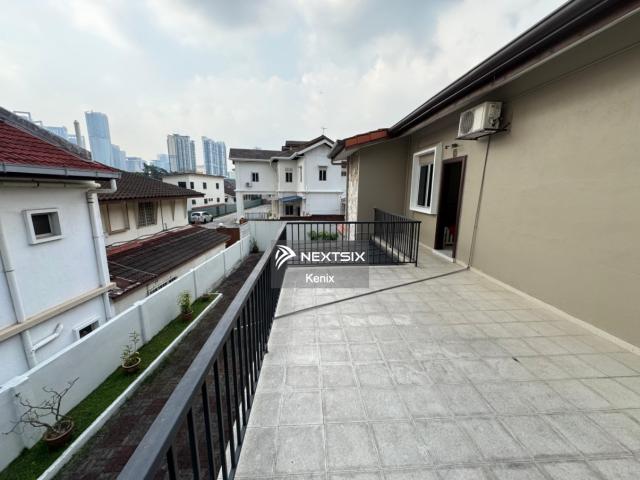 Corner unit – more privacy & natural light 1,233 sqft – spacious layout Fully renovated & furnished High floor – better view & ventilation 2 parking lots