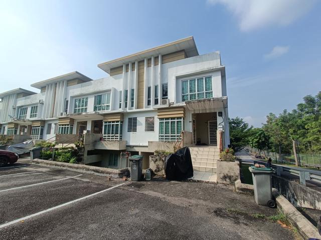 CORNER UNIT OPEN FACING GROUNDFLOOR Townhouse Bayu Residence Nilai