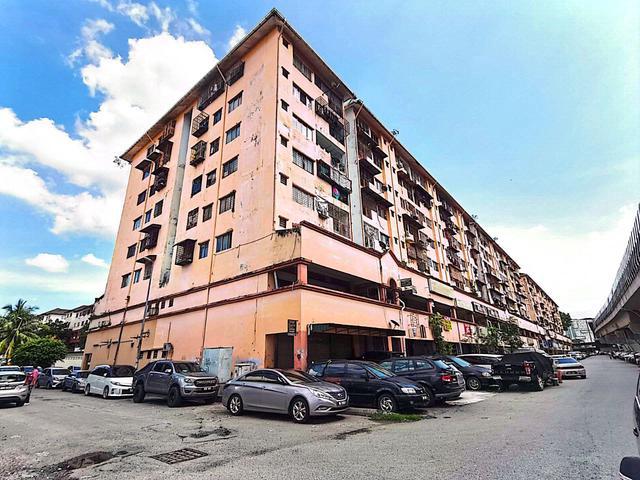 CORNER UNIT Pangsapuri Putra Ria Tmn Pinggiran Putra Seri Kembangan