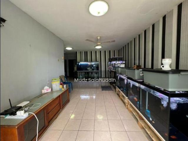 Corner unit Ready Tenant Freehold Venice Hill Condominium Tower 9