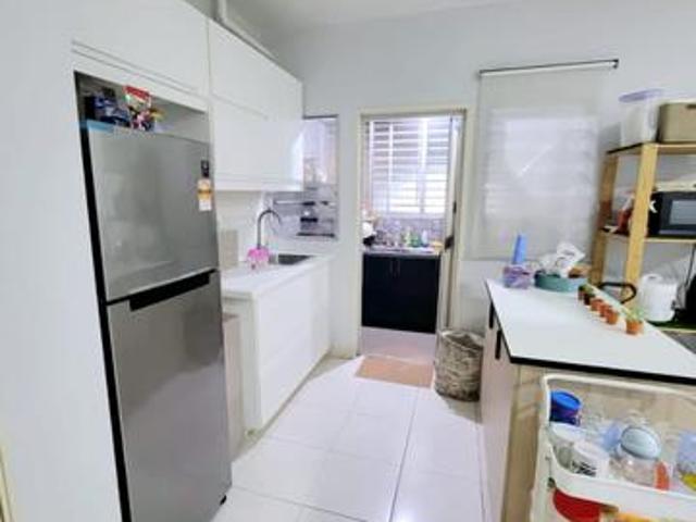 CORNER UNITPangsapuri SERI MUTIARA Sebelah SWIMMING POOL Low Floor