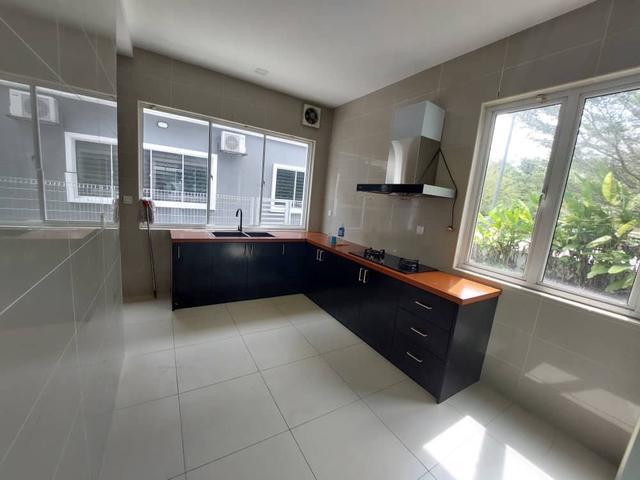 Corner unitRumah luas di Setia Wawasan5 bedrooms5 bathrooms