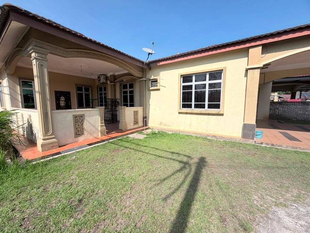 Cornerlot Semi D BalokDekat PantaiRenovatedFurnished