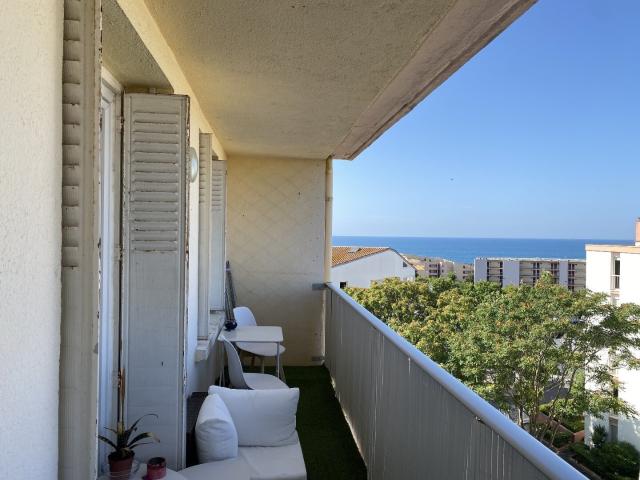 Corniche, appartement T4 de 67 m2 avec terrasse vue mer expo Su