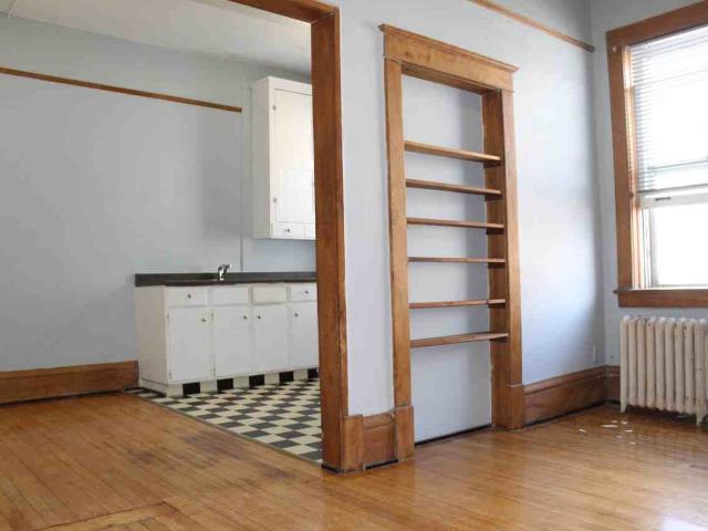 Coronation Place Studio Apartment for Rent at 444 5th Ave N, Saskatoon, SK S7K 2P9 City Park