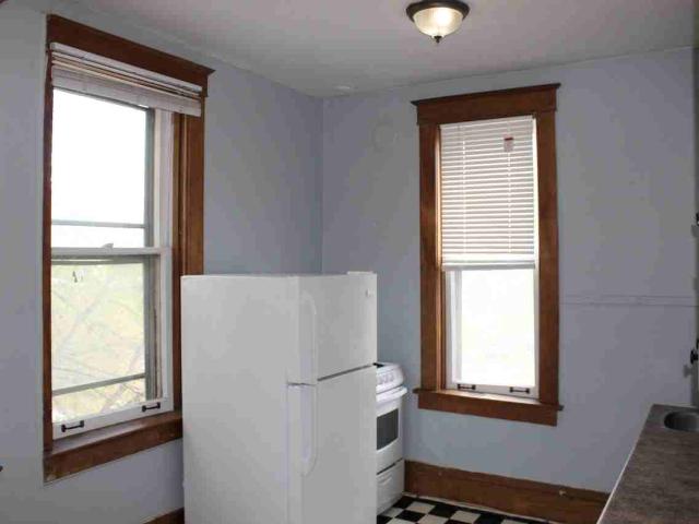 Coronation Place Studio Apartment for Rent at 444 5th Ave N, Saskatoon, SK S7K 2P9 City Park