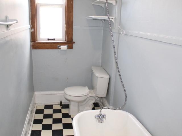 Coronation Place 2 Bedroom Apartment for Rent at 444 5th Ave N, Saskatoon, SK S7K 2P9 City Park