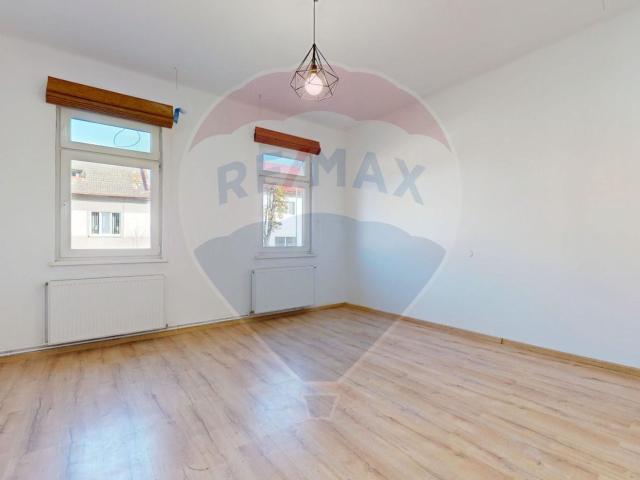 corp de casă 70 mp ideal pentru birouri – brașov