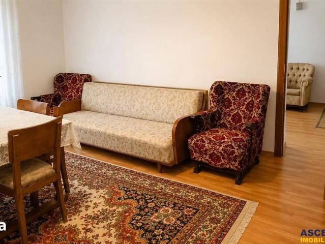 Corp de casa cu 3 camere, parcare in curte, Drumul Poienii, langa parc