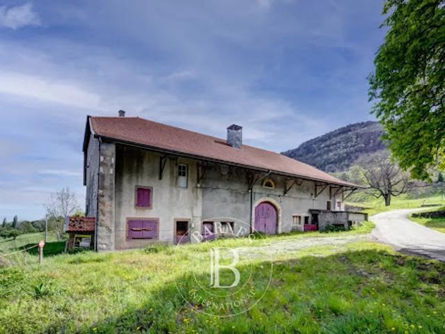 Corps de ferme avec jardin