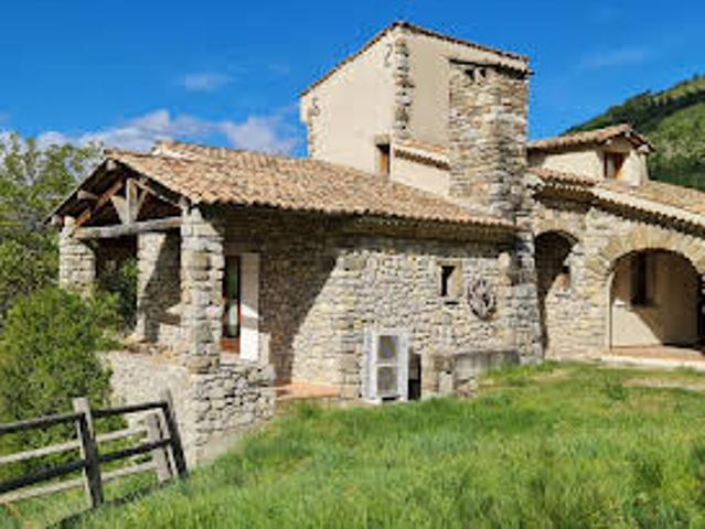 Corps de ferme avec jardin