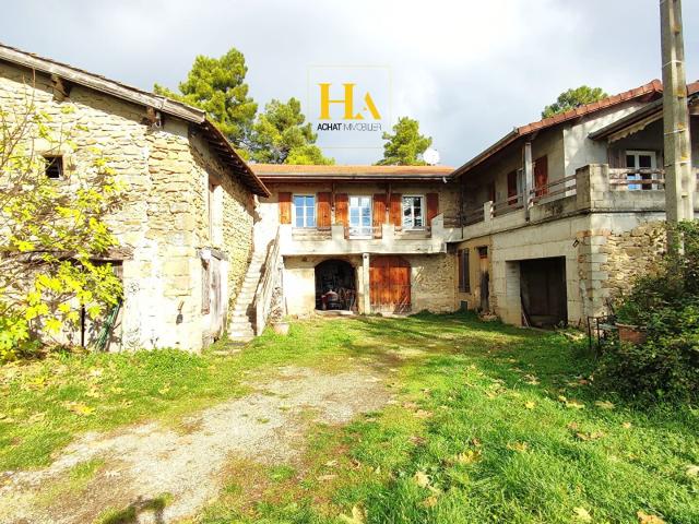 Corps de ferme 100 m² avec dépendances à Saint Bardoux 100m² Saint Bardoux
