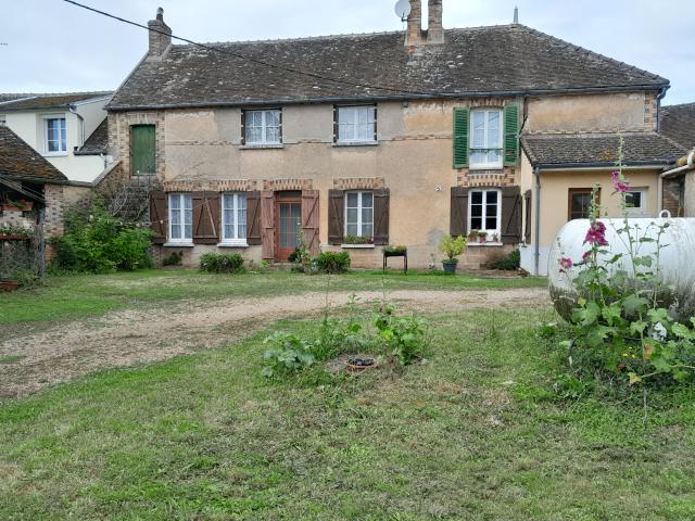CORPS DE FERME 130M2 HABITABLES, 1300M2 TERRAIN ET DEPENDANCES