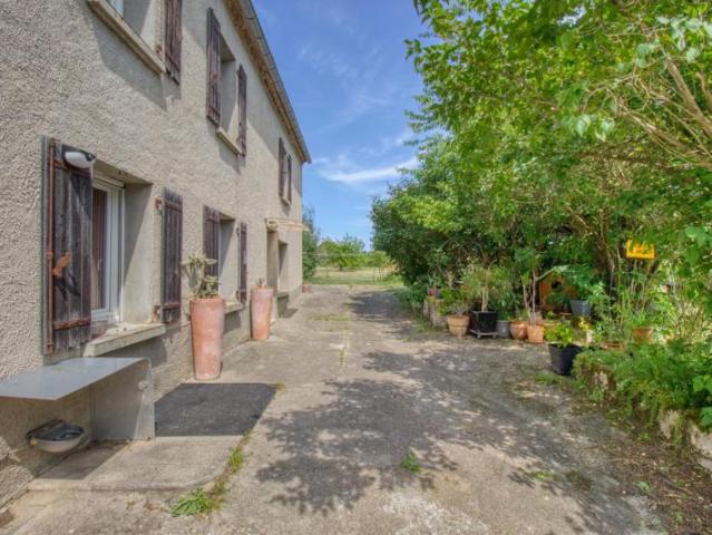 Corps de ferme 146m2 sur 1 Hectare et dépendances attenantes au calme !