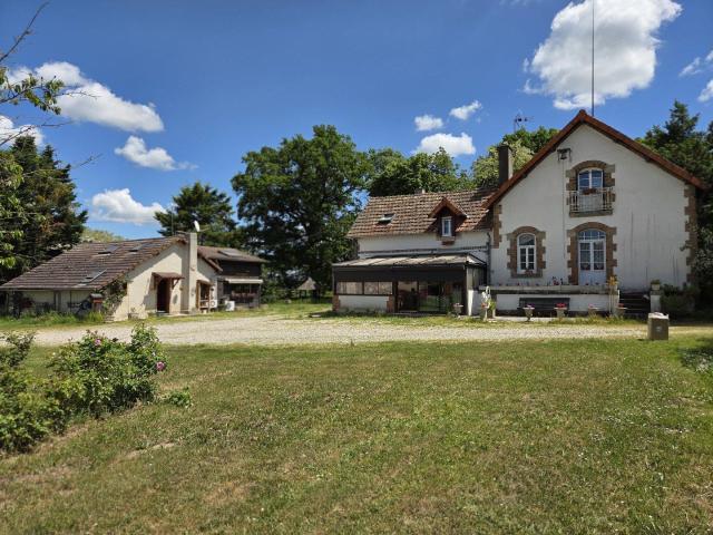 Corps de ferme 395m² Moulins