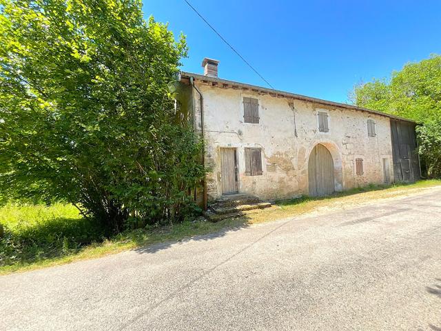 Corps de ferme Uzemain 3 pièces 60m2 habitables 996m2 terrain