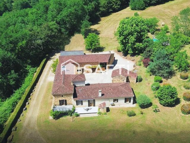Corps de ferme XVIIe siècle, calme sans vis à vis! 150m² Fumel