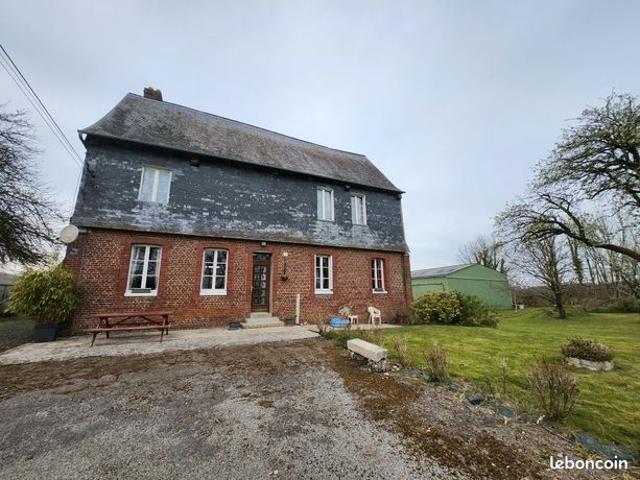 CORPS DE FERME A FORT POTENTIEL à 2 min des commerces, 1.600m² de bâtiment