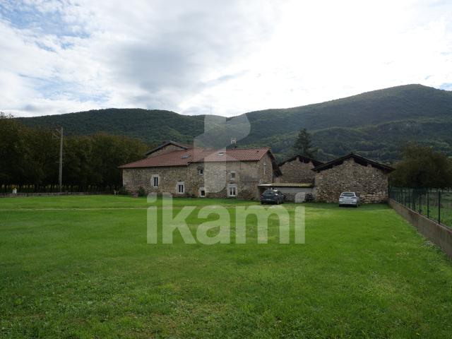 URGENT ! Magnifique corps de ferme rénové à la Baume d’Hostun avec terrain piscinable