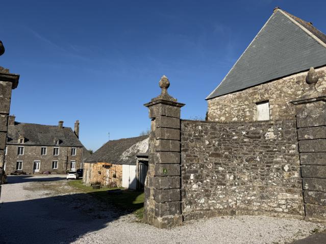 Corps de ferme à rénover aux portes de la Hague