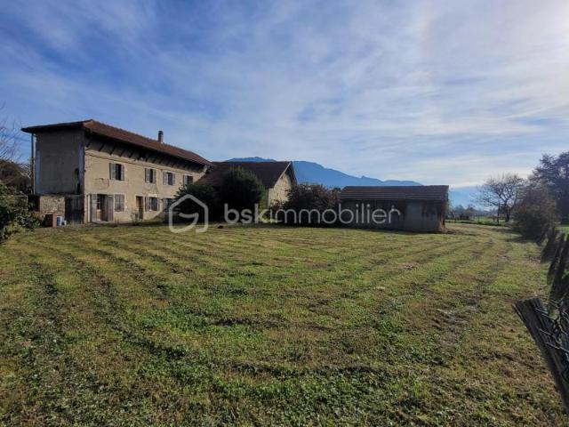 Corps de ferme à rénover avec Terrain de 890m² Saint Jean de Moirans