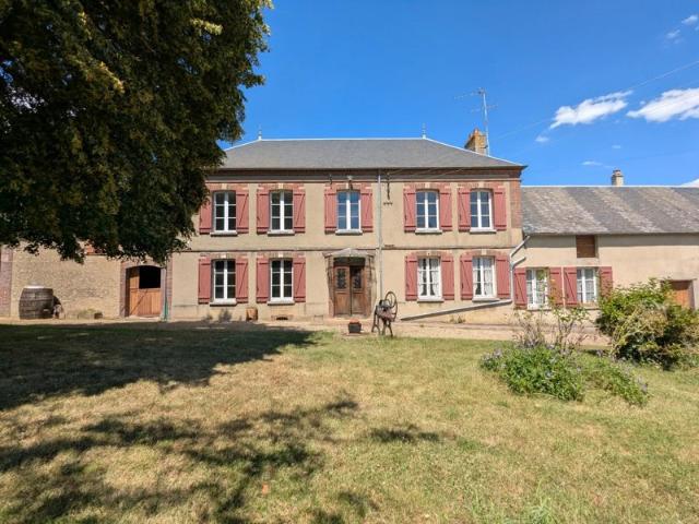 Corps de ferme à rénover avec dépendances