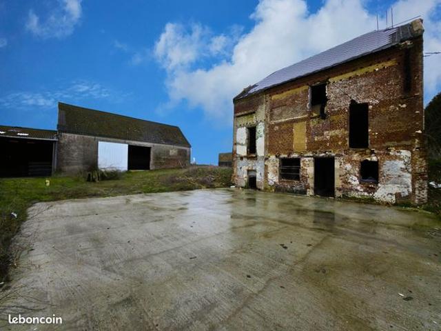 Corps de ferme à rénover avec grange et hangar – Bohain