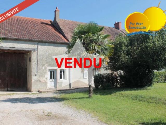 Corps de ferme à rénover avec grange et terrain