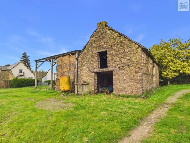 Corps de ferme à rénover sur un terrain de 814 m²